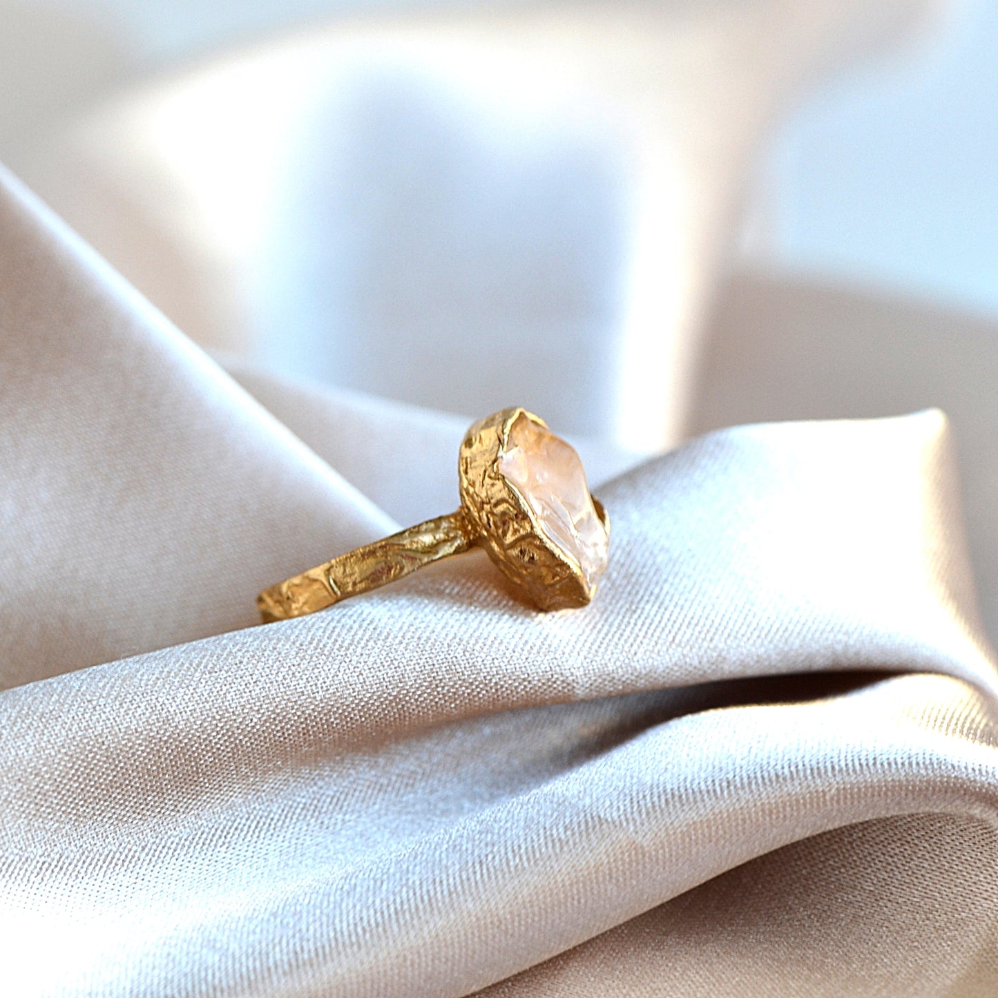 Pierścionek z Różowym Kwarcem
