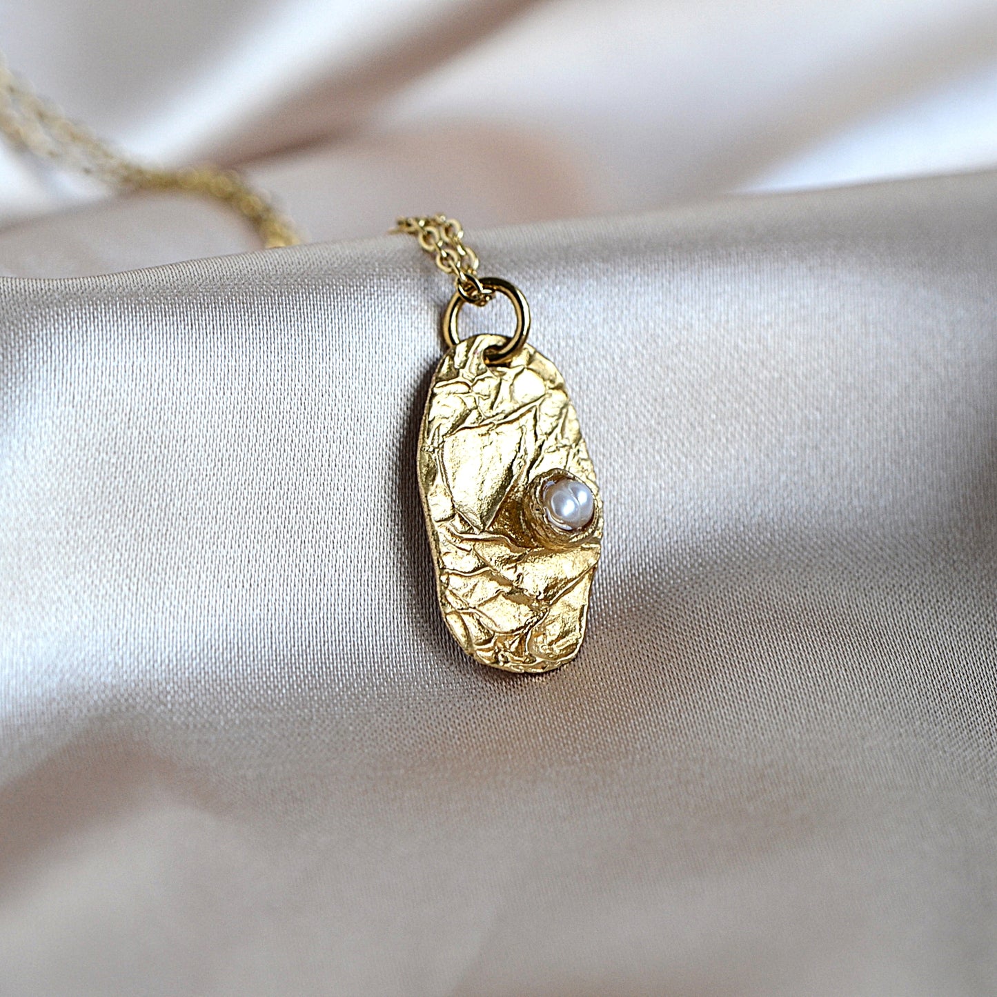 Organic Texture Pearl Necklace