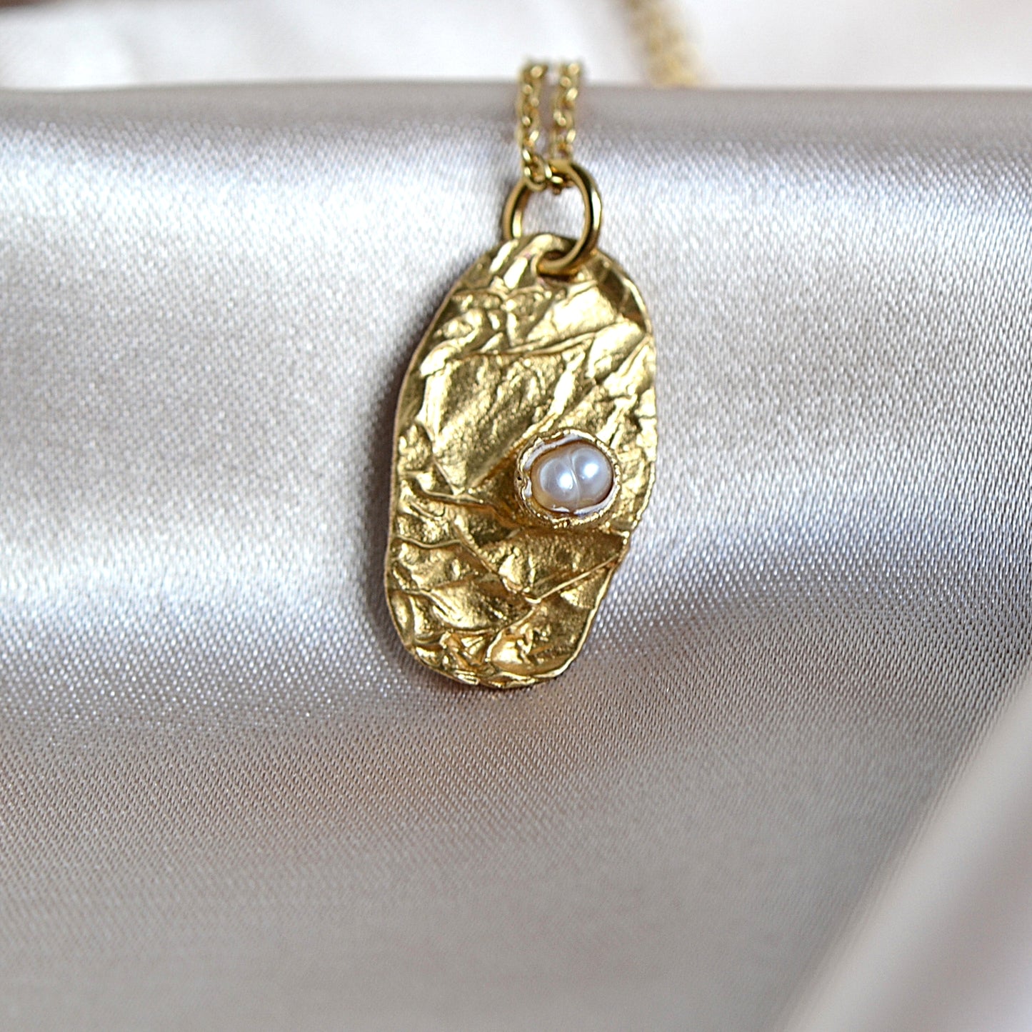 Organic Texture Pearl Necklace