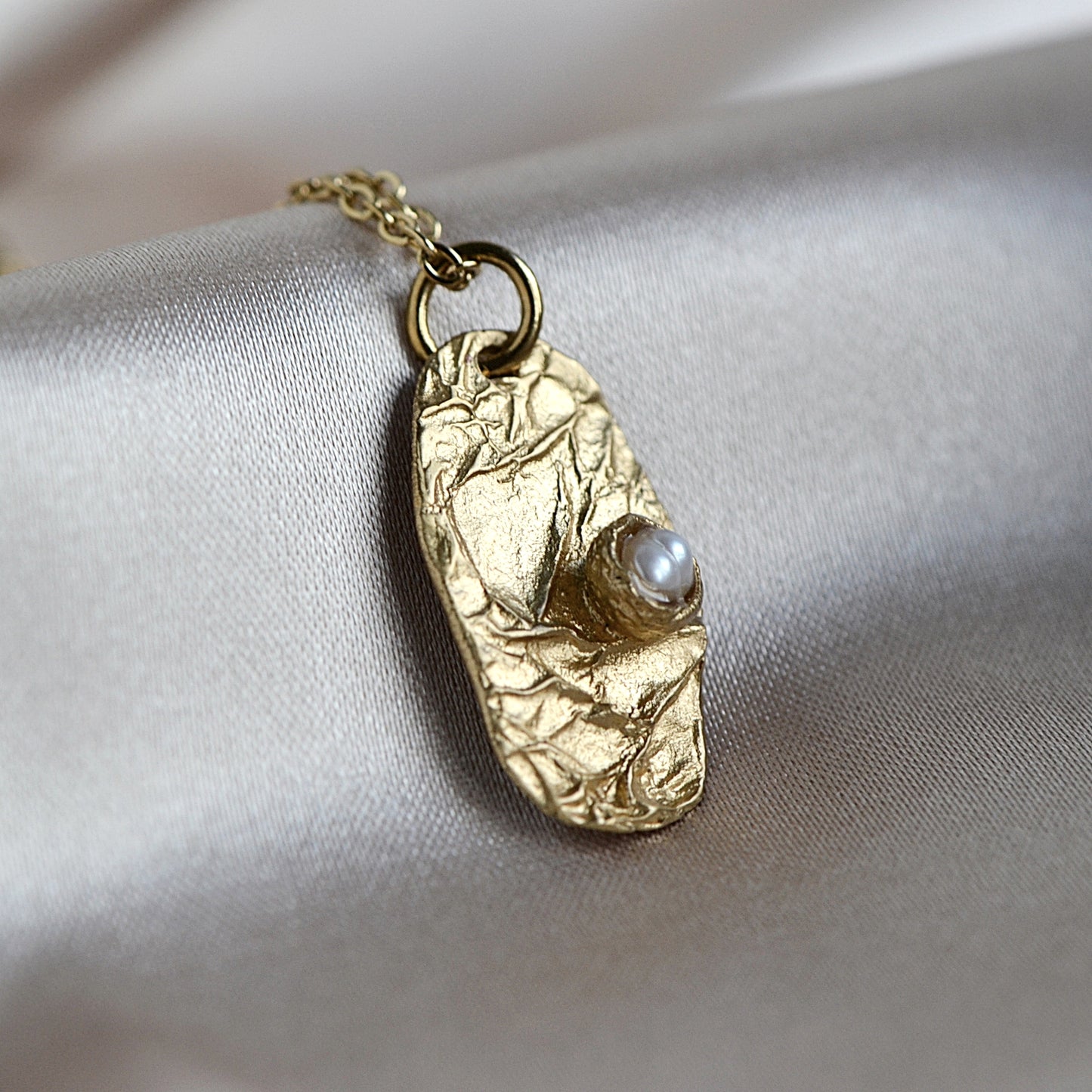 Organic Texture Pearl Necklace