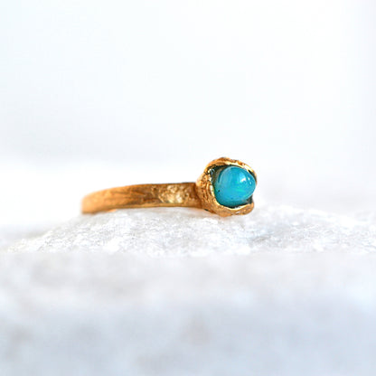 Pierścionek z Niebieskim Opalem