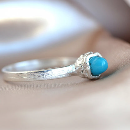 Pierścionek z Niebieskim Opalem