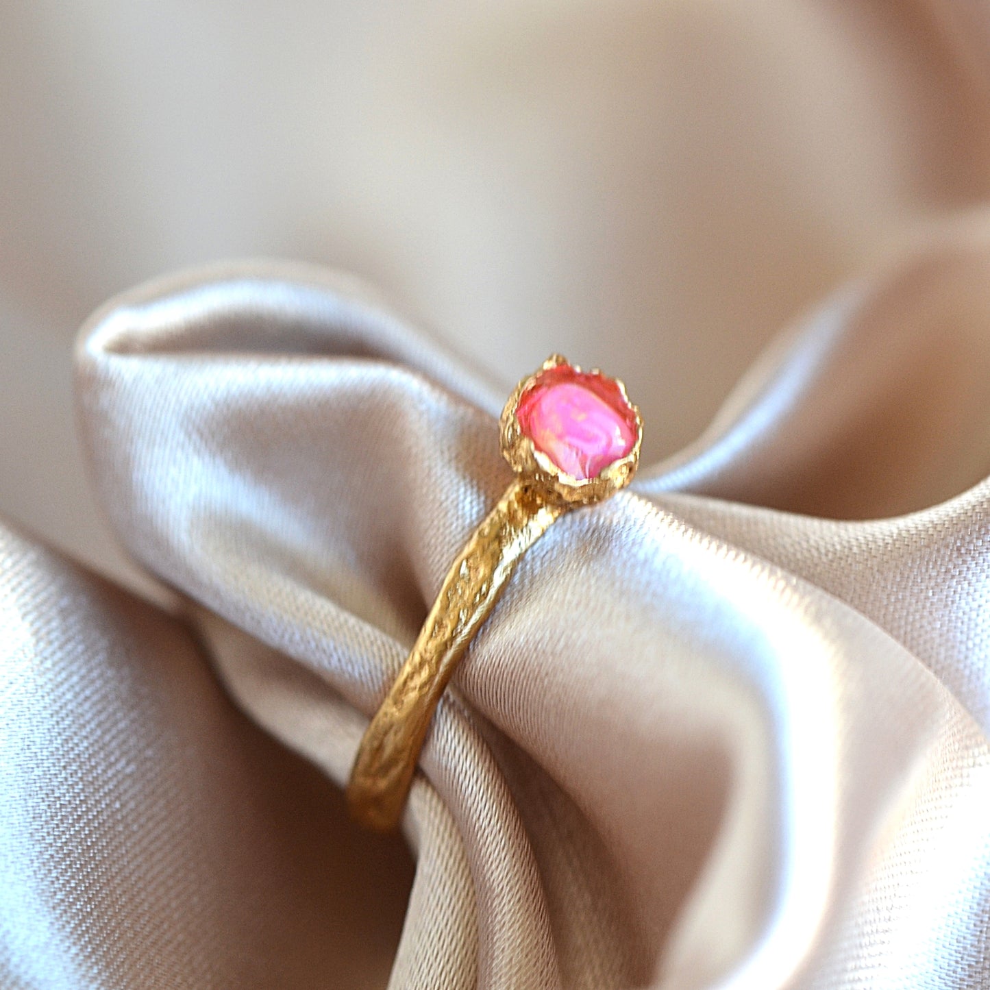 Pierścionek z Różowym Opalem