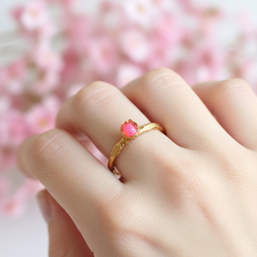 Pierścionek z Różowym Opalem