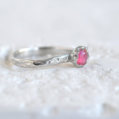 Pierścionek z Różowym Opalem