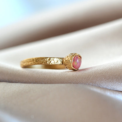 Pierścionek z Różowym Opalem