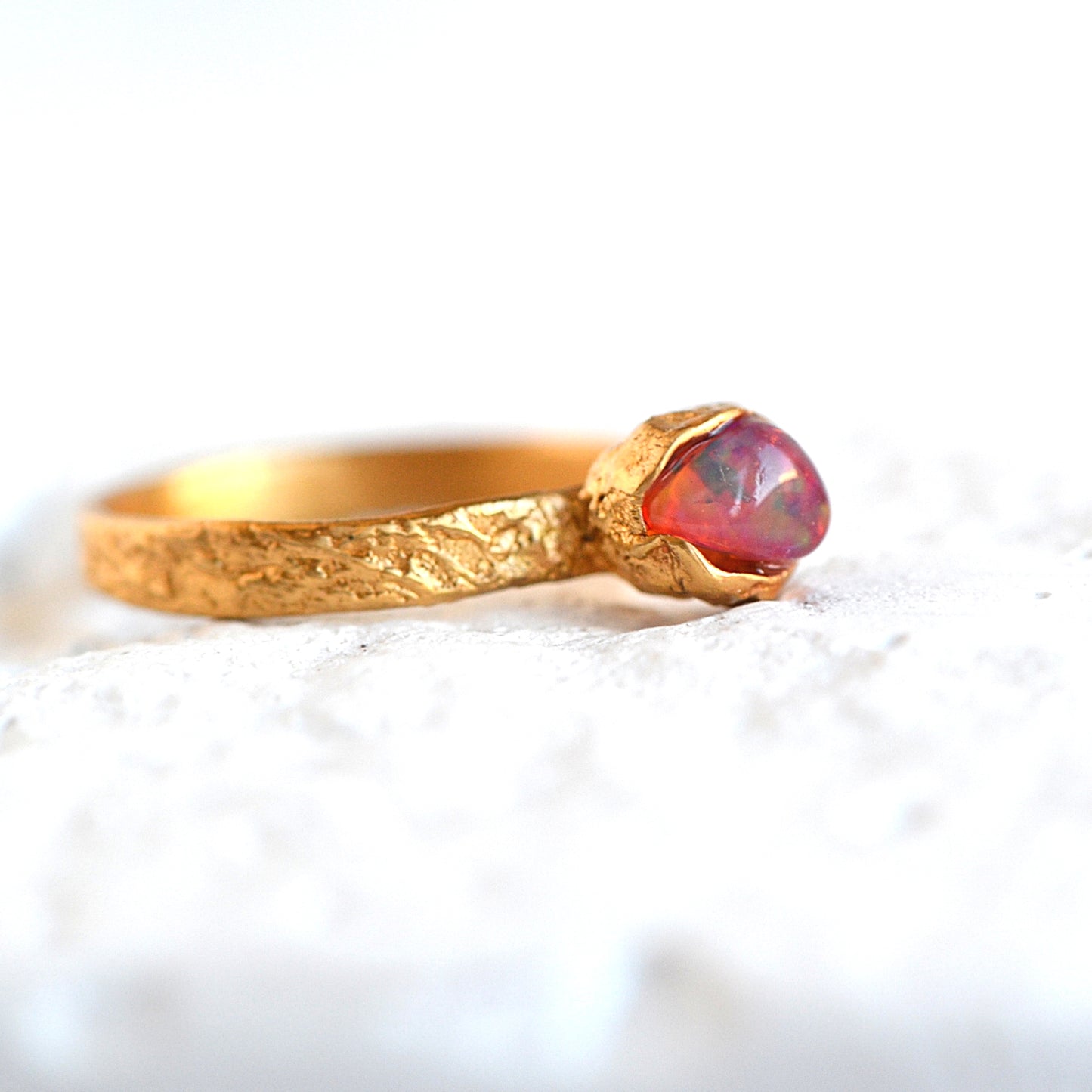 Pierścionek z Różowym Opalem