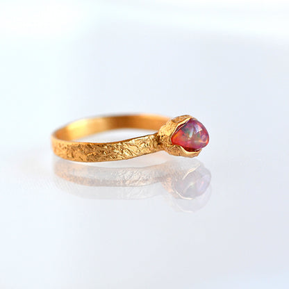 Pierścionek z Różowym Opalem