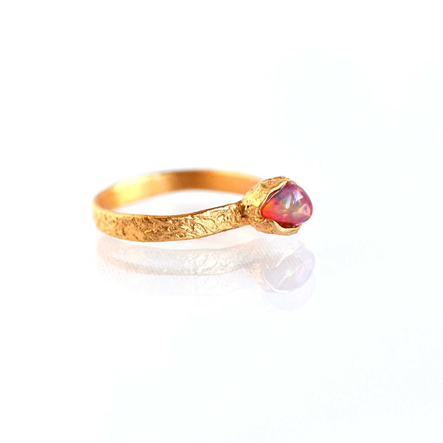 Pierścionek z Różowym Opalem