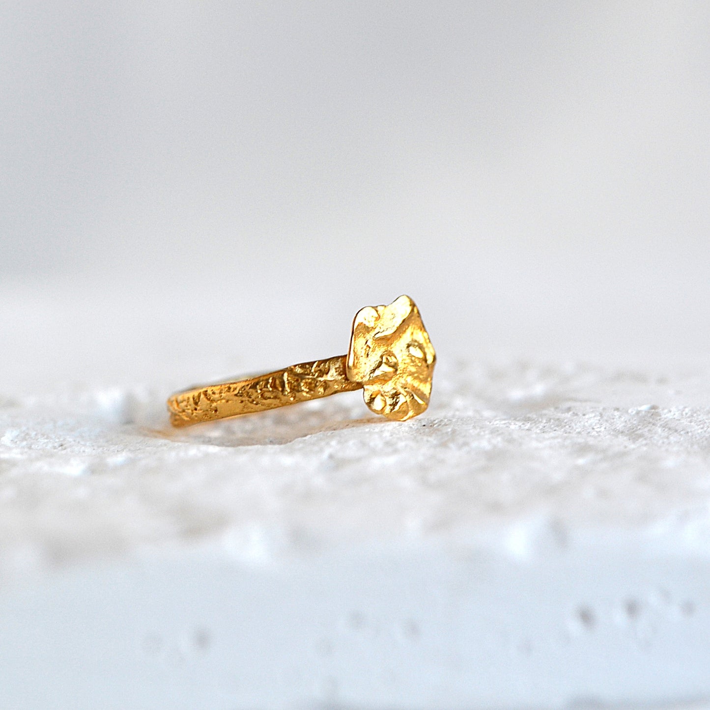 Minimalistischer Ring mit Creole