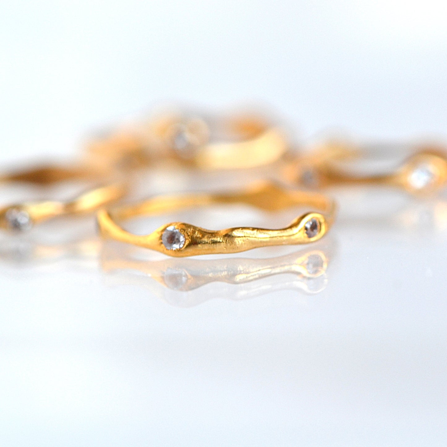 Minimalistyczny Pierścionek z Cyrkoniami