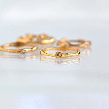 Minimalistyczny Pierścionek z Cyrkoniami