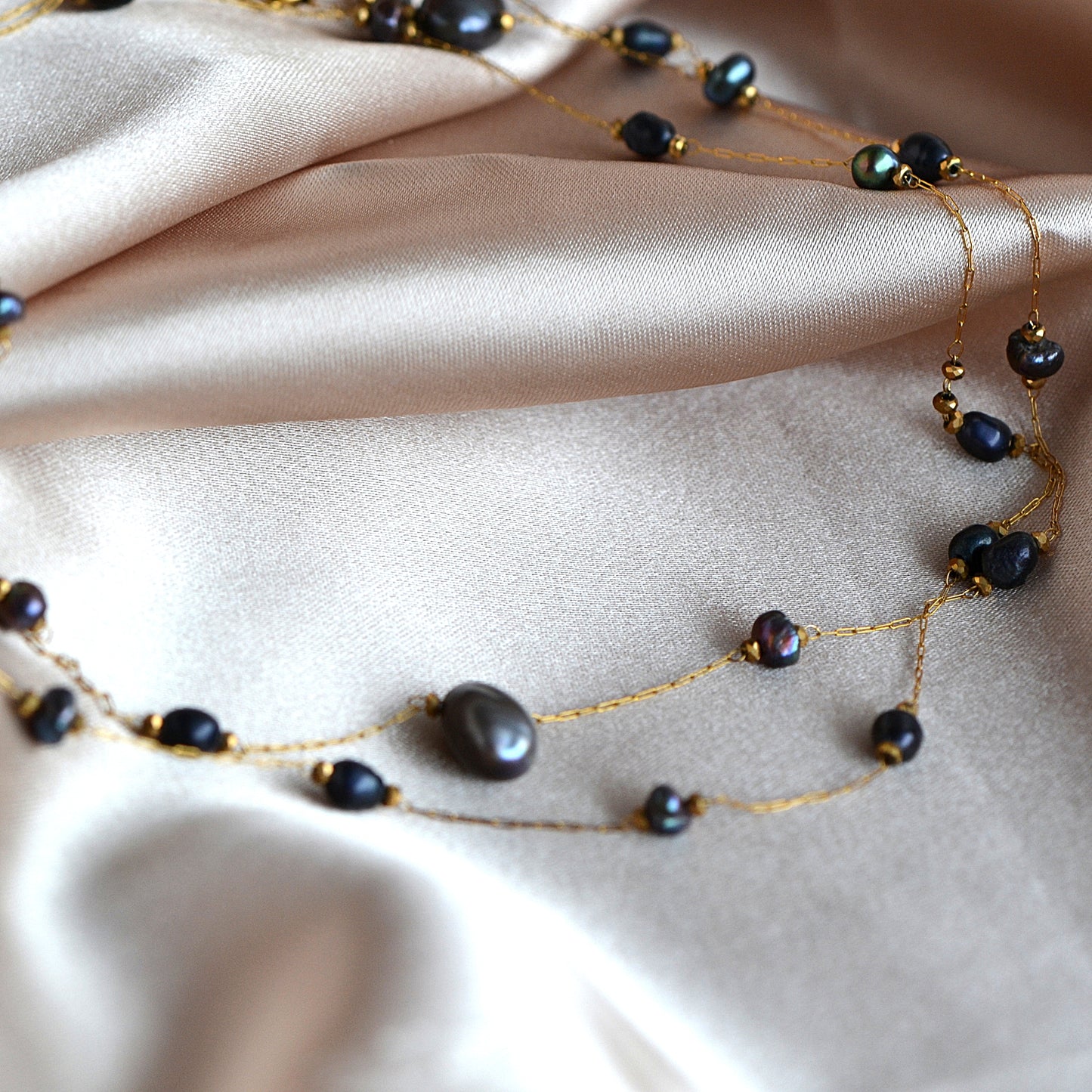 Naszyjnik z Czarnymi Perłami - Wielofunkcyjny