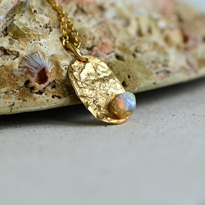 Naszyjnik z Białym Opalem