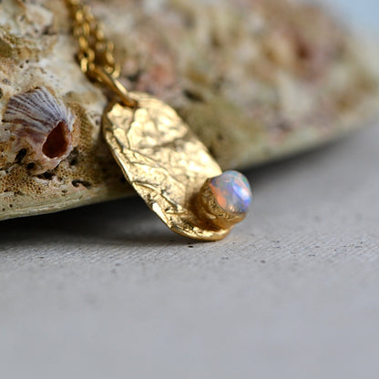 Naszyjnik z Białym Opalem