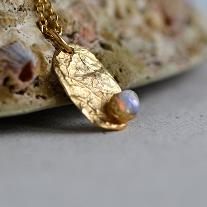 Naszyjnik z Białym Opalem